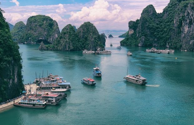 Boat to Sung Sot Cave